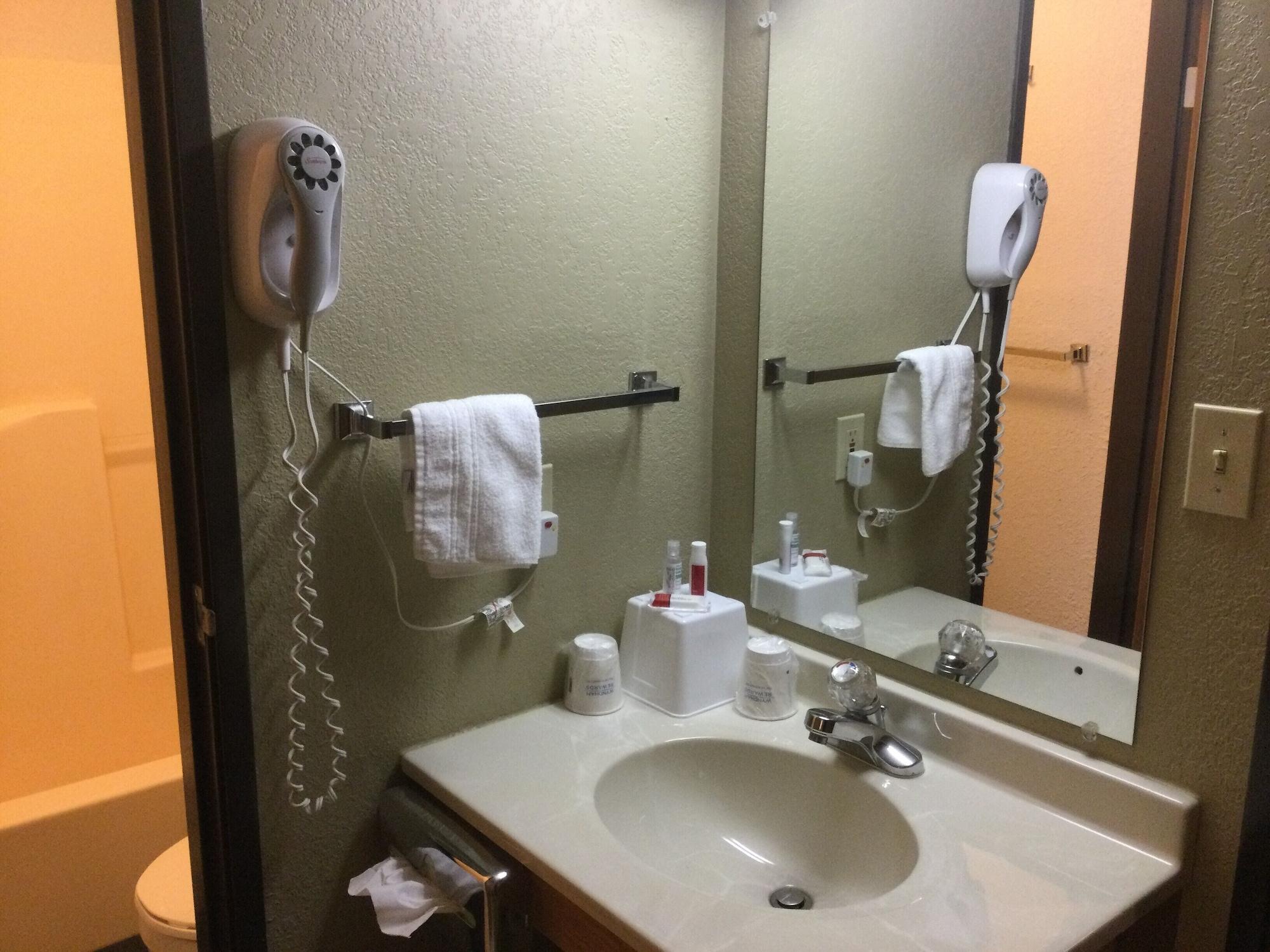 Hotel Super 8 By Wyndham Grayling Esterno foto