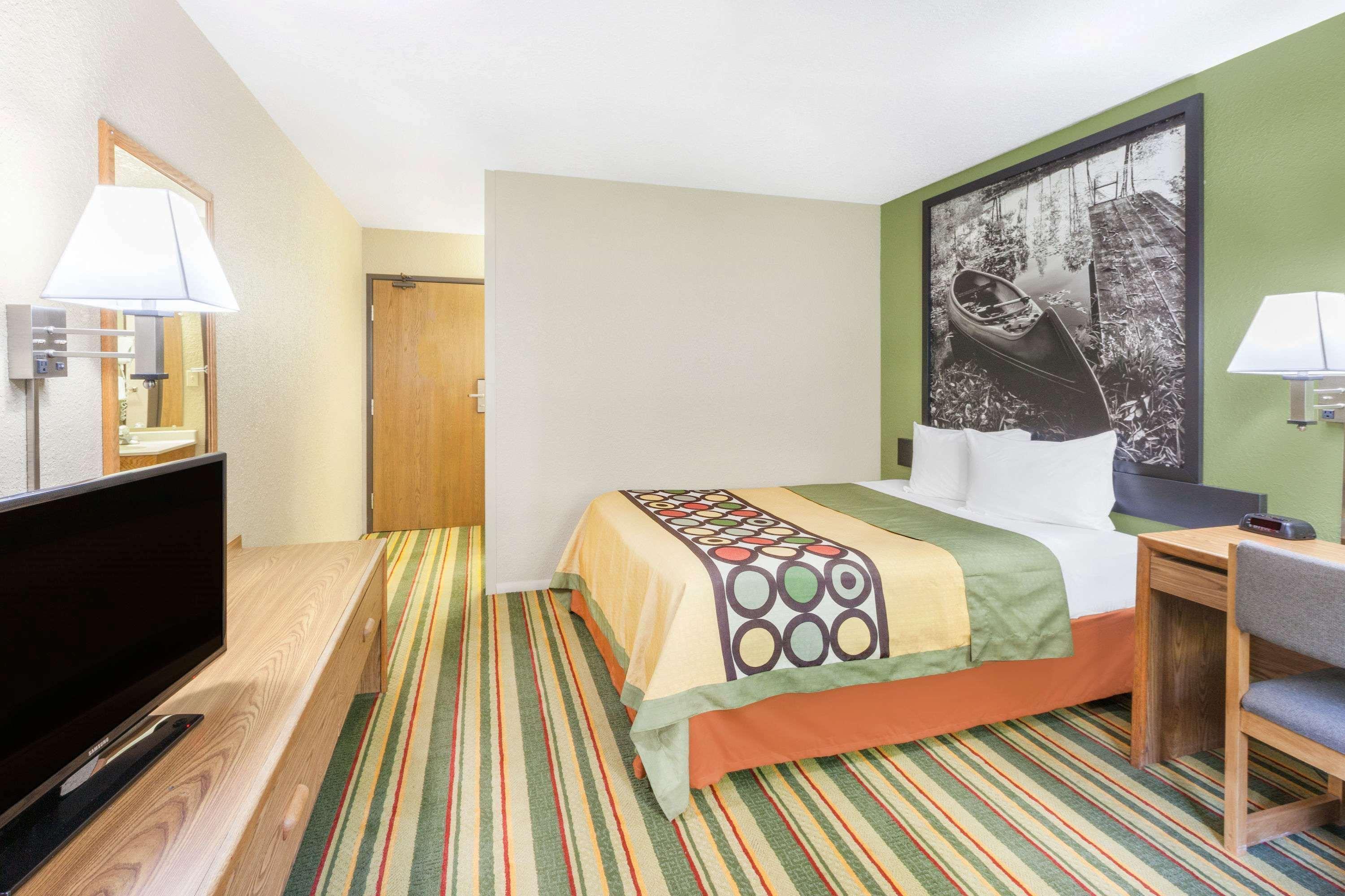 Hotel Super 8 By Wyndham Grayling Esterno foto