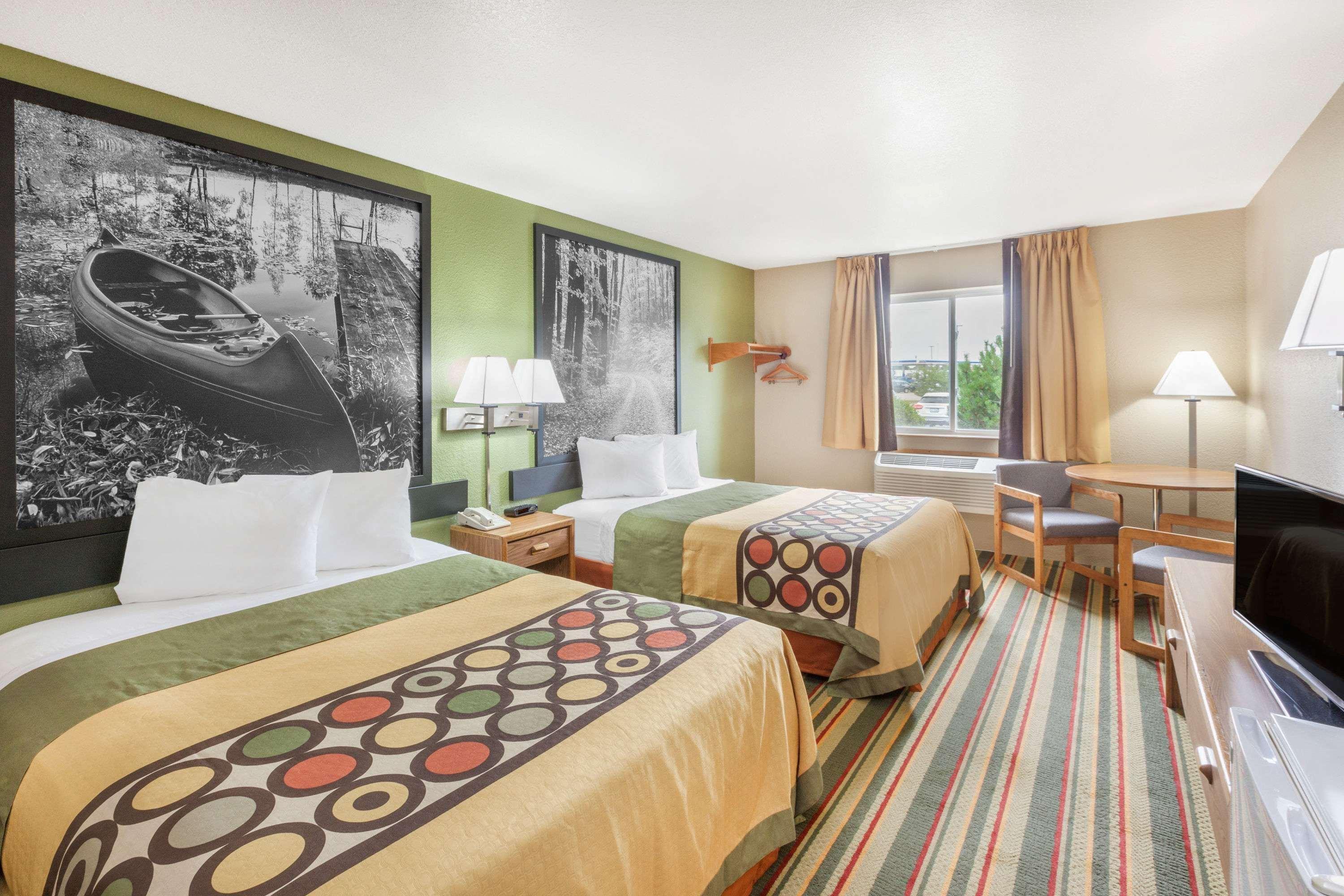 Hotel Super 8 By Wyndham Grayling Esterno foto