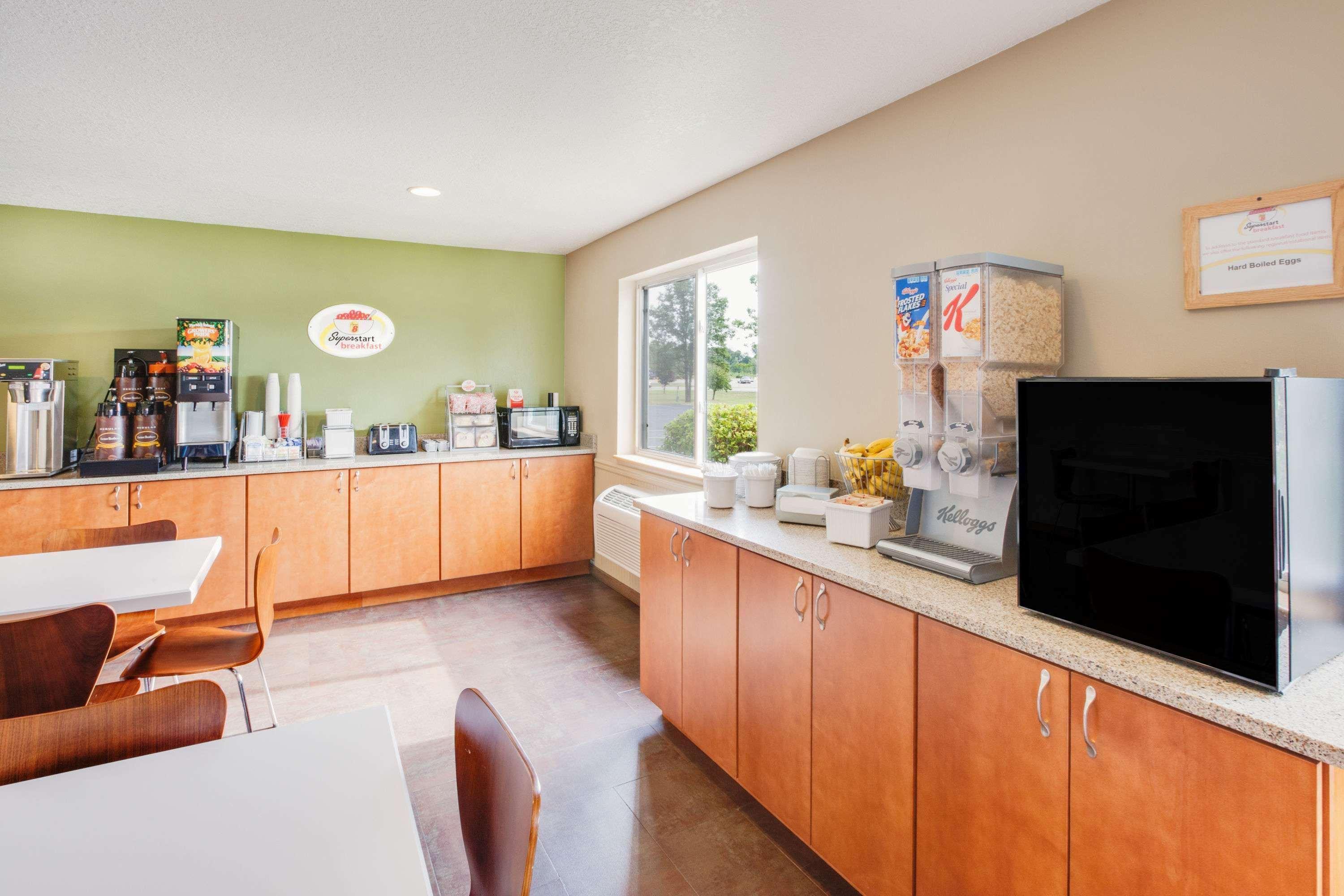 Hotel Super 8 By Wyndham Grayling Esterno foto